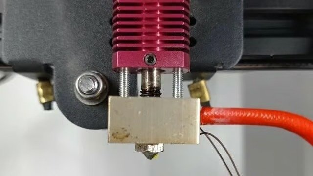 نازل های پرینتر خود را حتی الامکان تمیز نگه دارید.